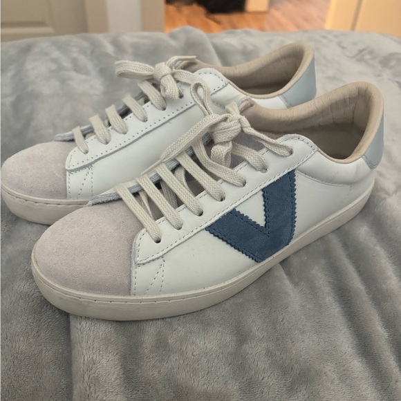 Victoria Sneakers - Picture 1 of 3